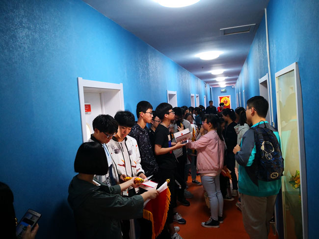 開(kāi)設播音與主持藝術(shù)專(zhuān)業(yè)有哪些學(xué)校